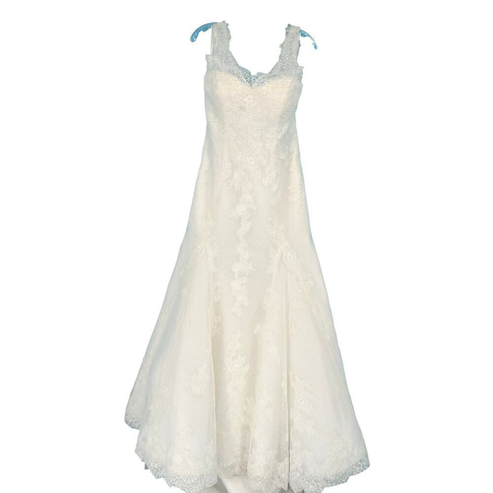 Elegant White Lace Wedding Dress - Size 16